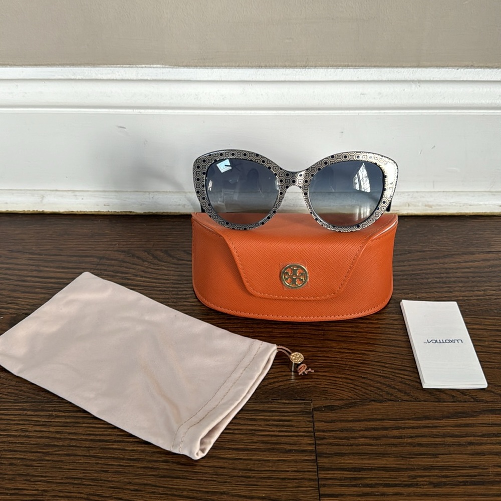 NWT Tory Burch pattern cat eye sunglasses - Picture 2 of 7